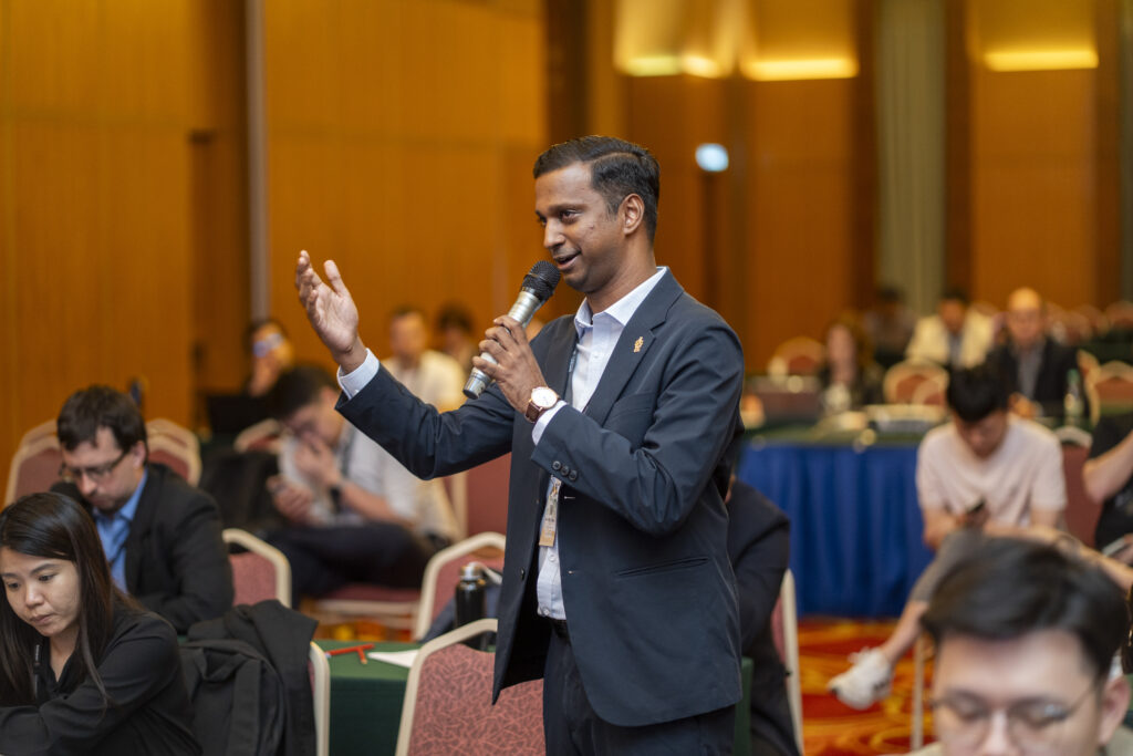 Prof Viknesh Andiappan in discussion